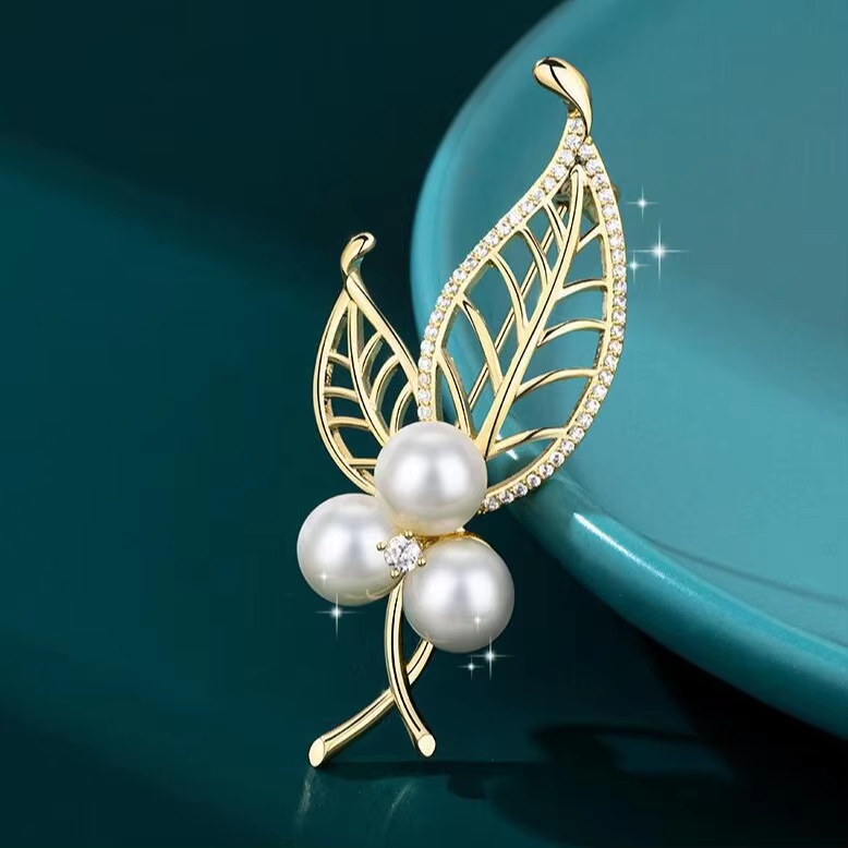 Luxury pearl and rhinestone gold leaf pin