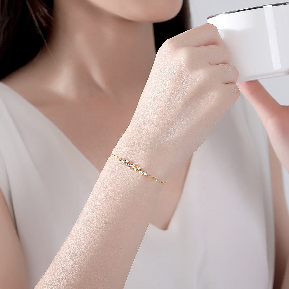 Lunara Luxe 925 Sterling Silver Leaf Motif Bracelet with Zircon – Available in Gold or Silver Polish