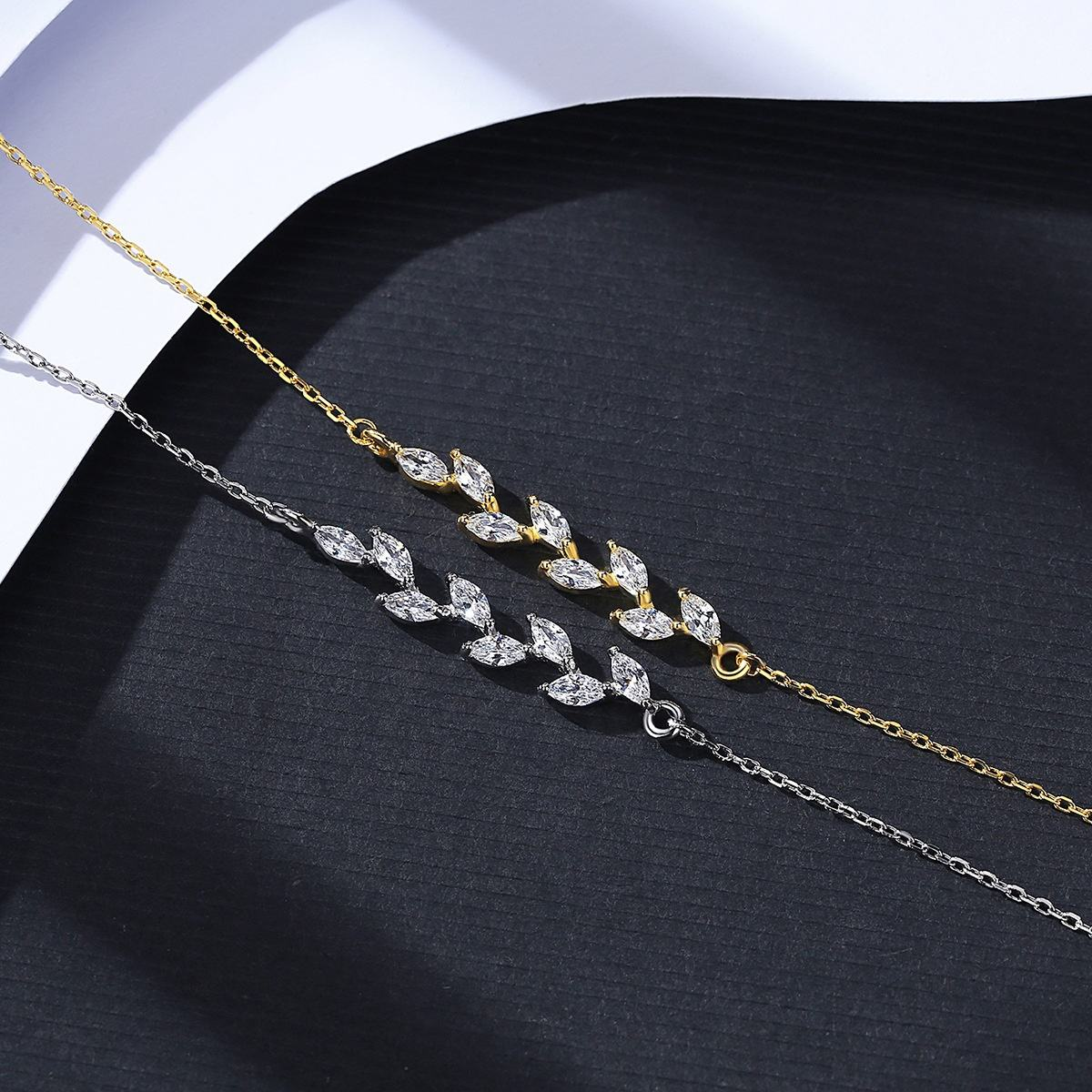 Lunara Luxe 925 Sterling Silver Leaf Motif Bracelet with Zircon – Available in Gold or Silver Polish
