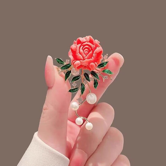 Elegant floral brooch with gold plating and pearl drops
