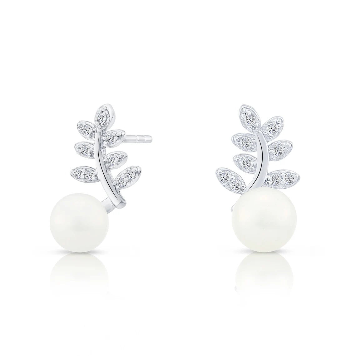 Leaf design pearl stud earrings with 6–7mm pearls

