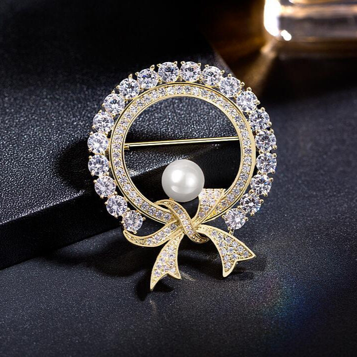 Luxury bow brooch with round crystal design and pearl

