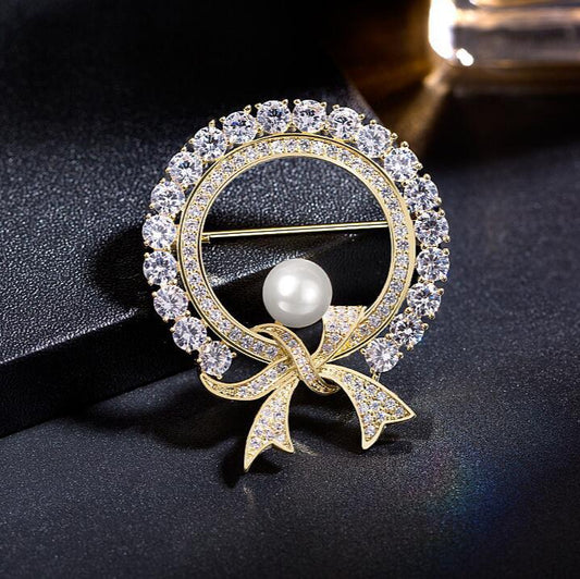 Luxury bow brooch with round crystal design and pearl

