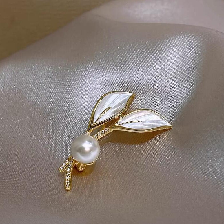 Luxury gold leaf pin with pearl accent