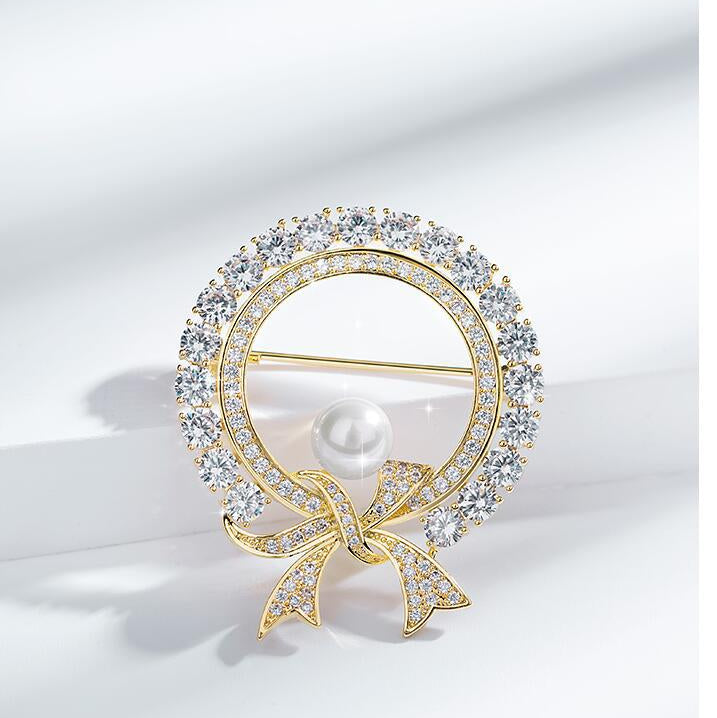 Elegant gold-plated brooch pin with pearl and crystals

