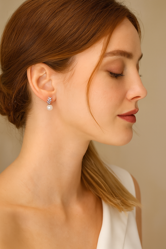 AAA freshwater pearl earrings with zirconia leaves

